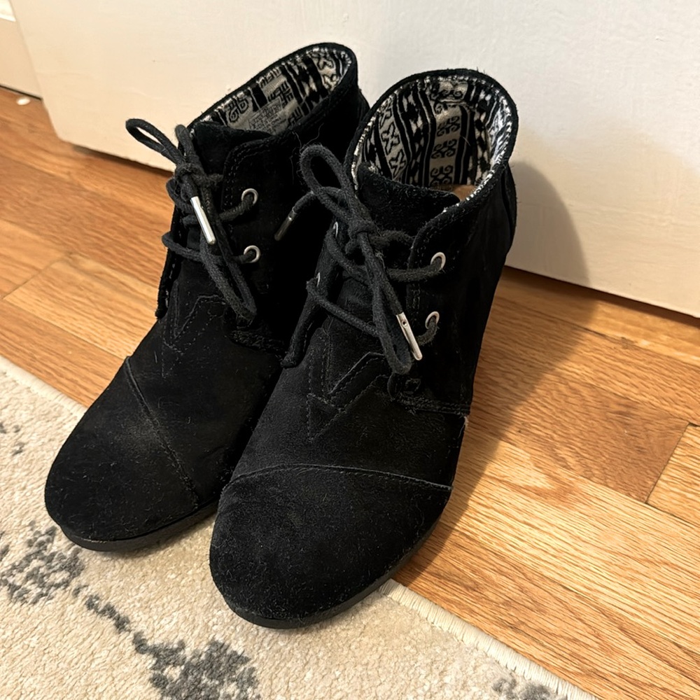Tom’s wedge boots - size 8